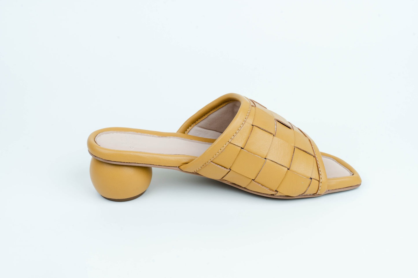Woven Sliders With Circular Heel