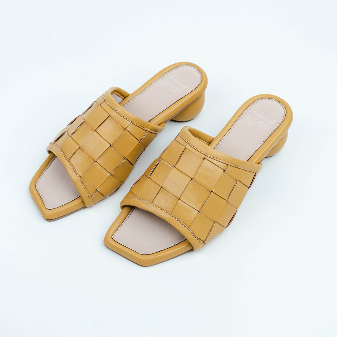 Woven Sliders with Round Heel