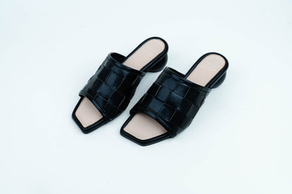 Woven Sliders With Circular Heel