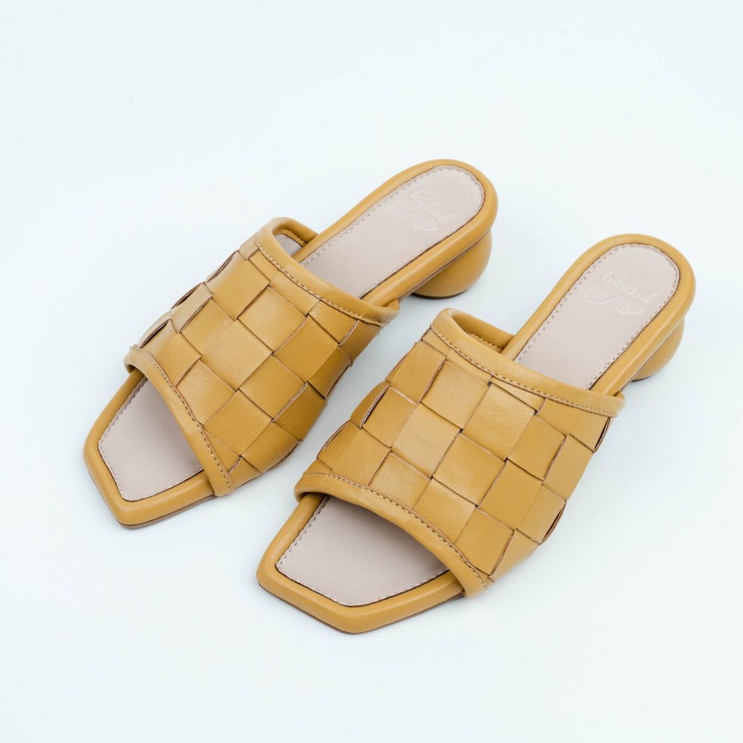 Woven Sliders With Circular Heel